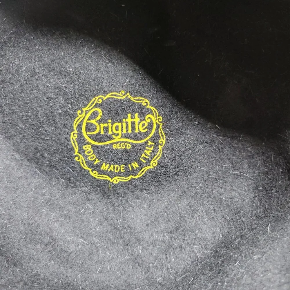 Vintage Black Feathered Cloche Fur Felt Hat By Brigitte Made In Italy - Picture 4 of 10